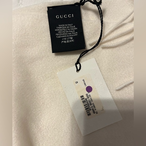 NWT authentic Gucci cashmere scarf with pearl bee appliqué, ivory color - Picture 3 of 10